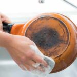 Hai in casa il rimedio segreto per le padelle incrostate