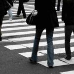 Attraversare la strada così ti costa subito una multa da 100 euro, i dettagli